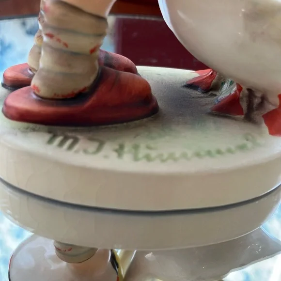 VINTAGE MJHUMMEL GOEBEL WGERMANY 47 3/0 #41 GOOSE GIRL FIGURINE 4” signed 1970’s - Picture 7 of 17